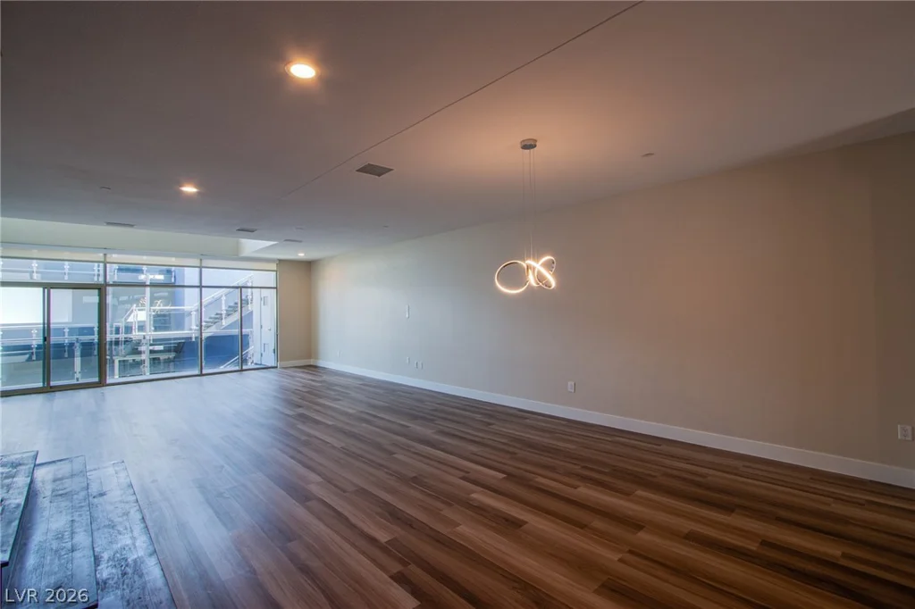 8925 Flamingo, Las Vegas, NV 89147