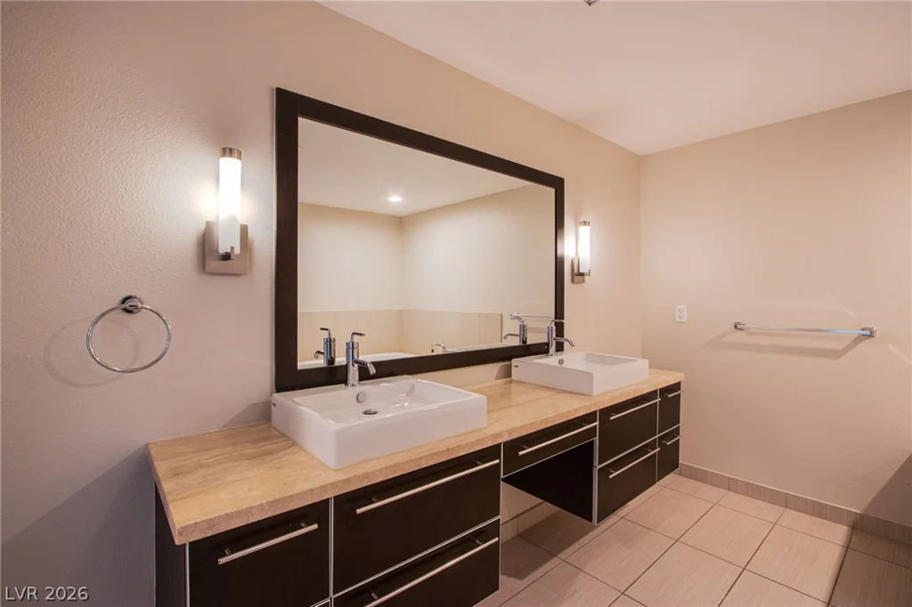 8925 Flamingo, Las Vegas, NV 89147