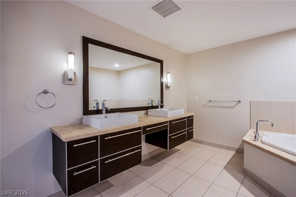 8925 Flamingo, Las Vegas, NV 89147