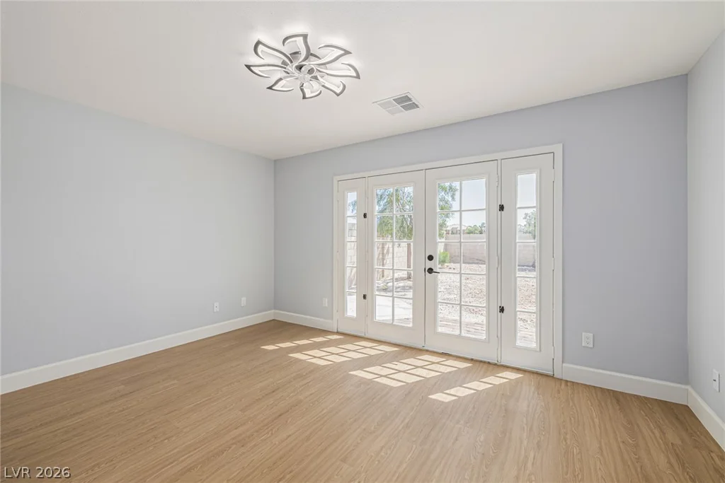 1043 Silver Creek, Las Vegas, NV 89183