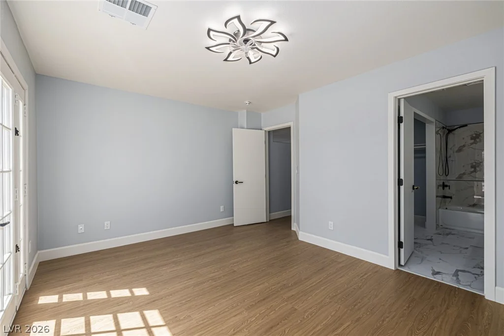 1043 Silver Creek, Las Vegas, NV 89183