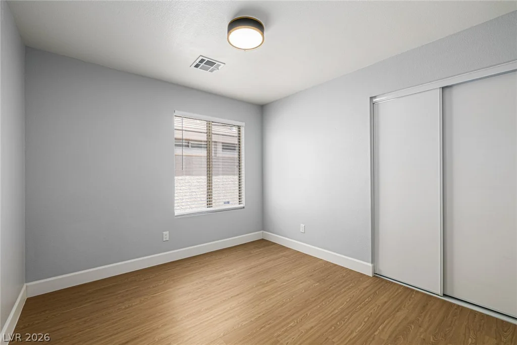 1043 Silver Creek, Las Vegas, NV 89183