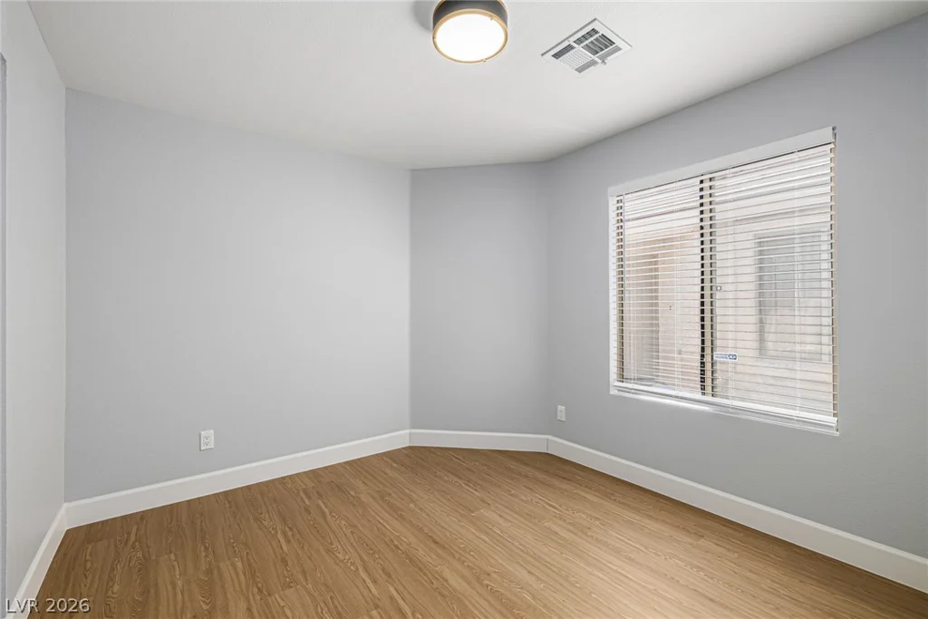 1043 Silver Creek, Las Vegas, NV 89183