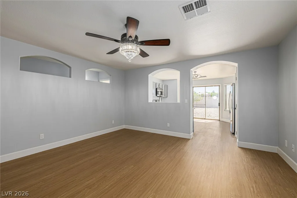1043 Silver Creek, Las Vegas, NV 89183