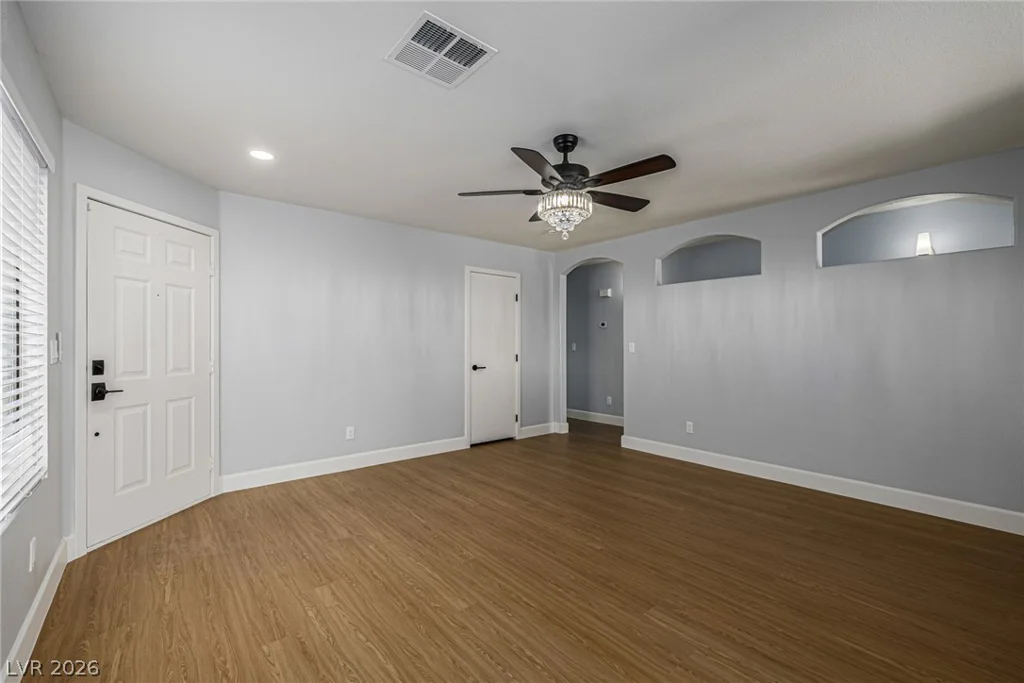 1043 Silver Creek, Las Vegas, NV 89183