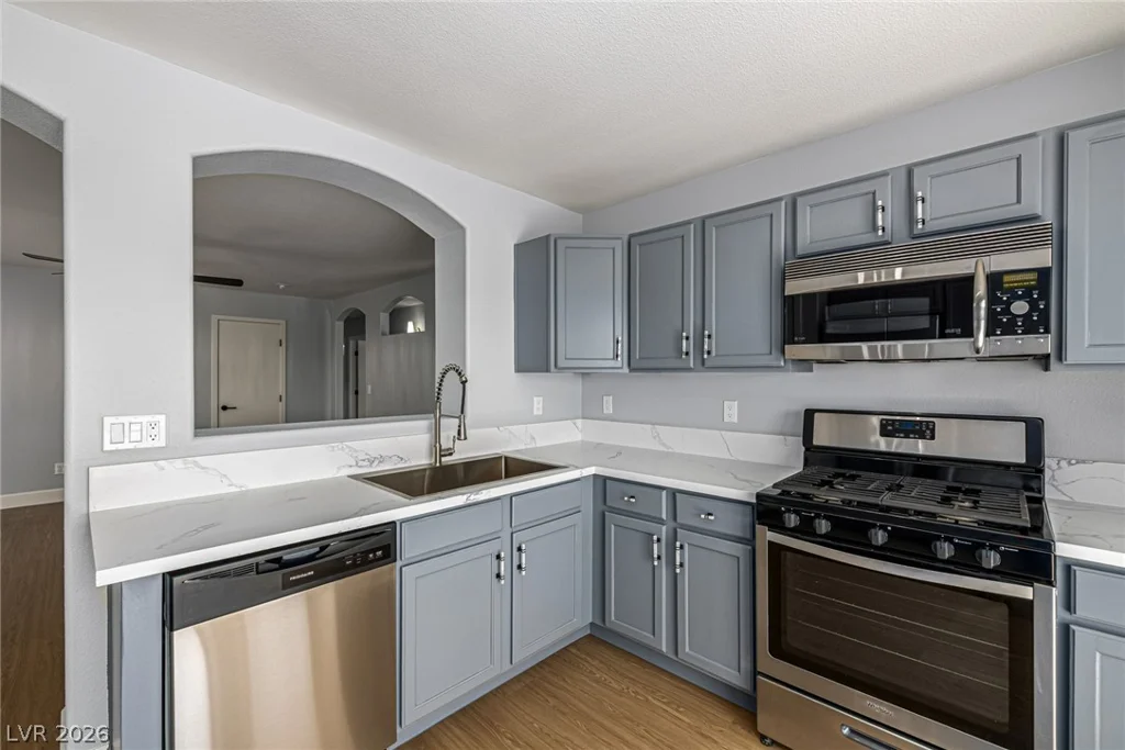 1043 Silver Creek, Las Vegas, NV 89183