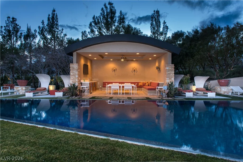 55 Skybird, Las Vegas, NV 89135
