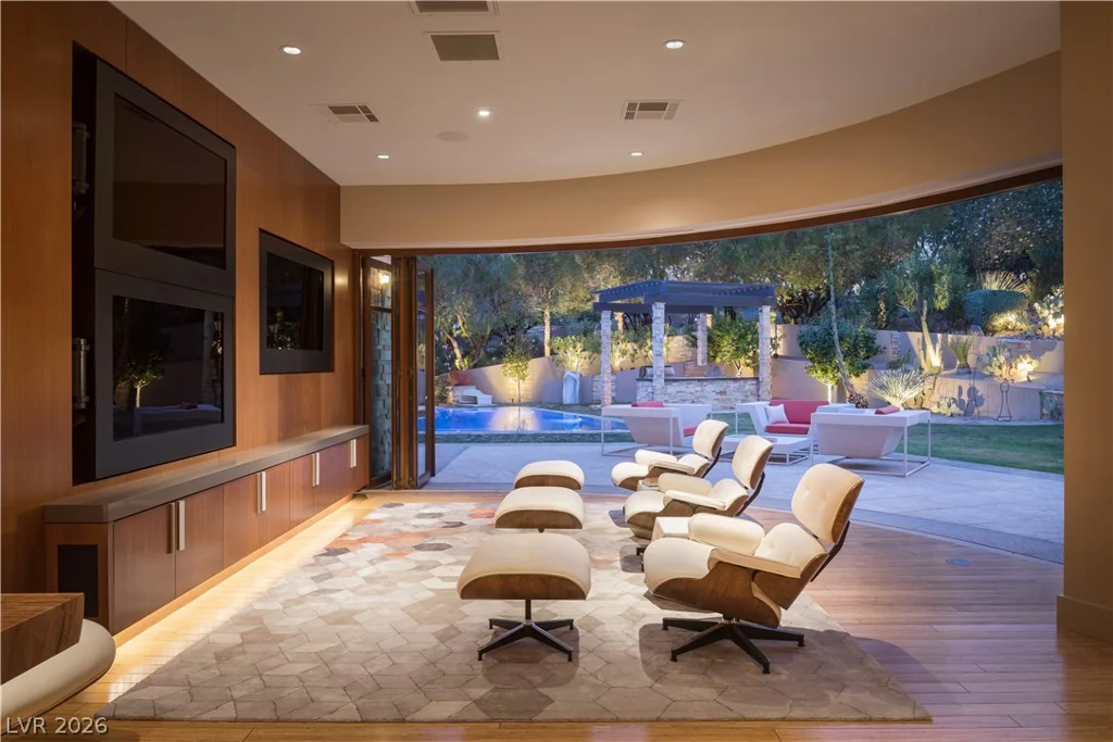55 Skybird, Las Vegas, NV 89135