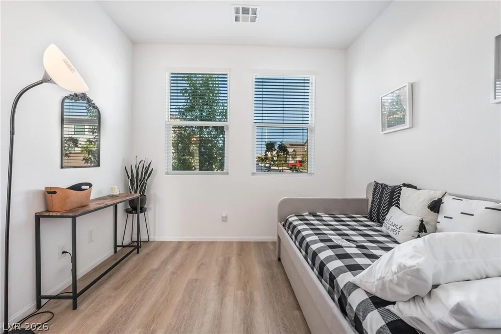 5340 Chase, North Las Vegas, NV 89081