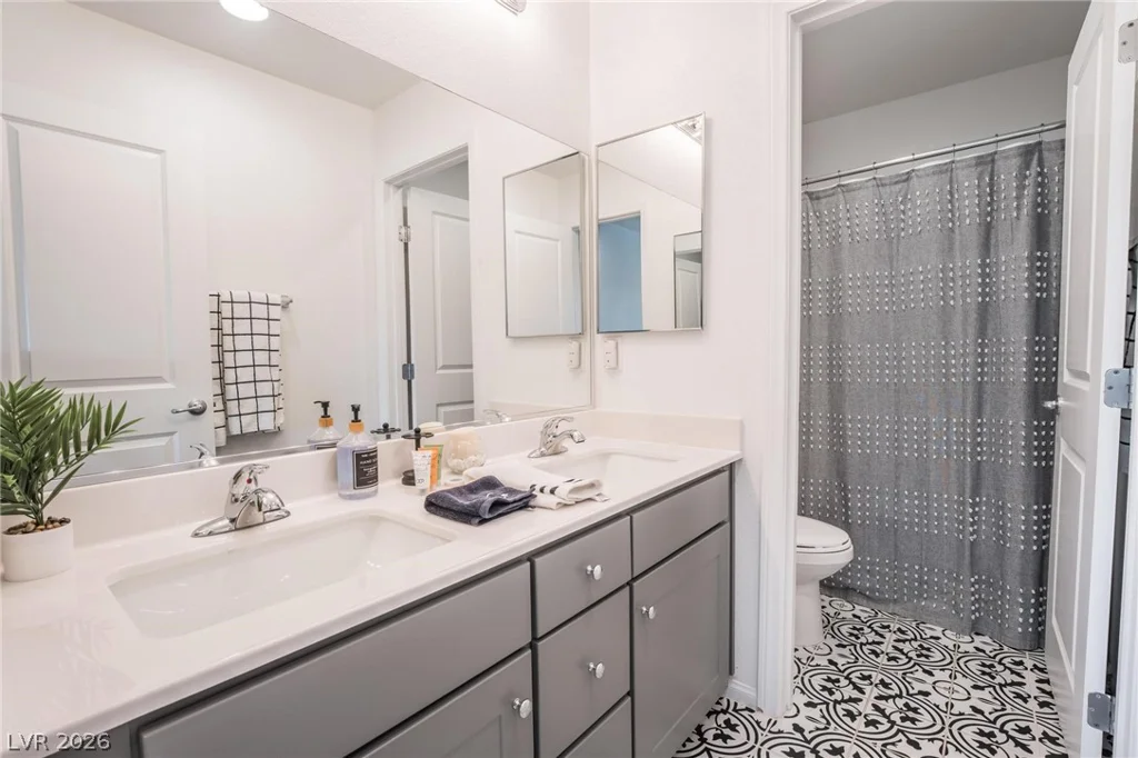 5340 Chase, North Las Vegas, NV 89081