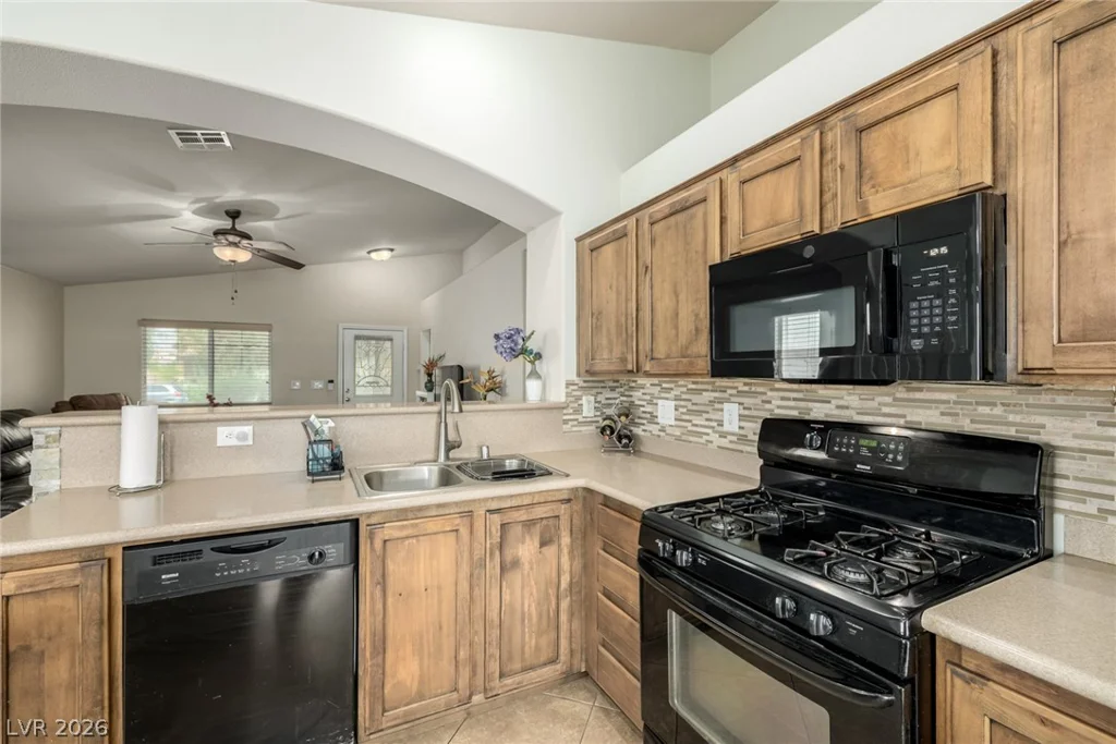 2821 Woodland Park, North Las Vegas, NV 89086
