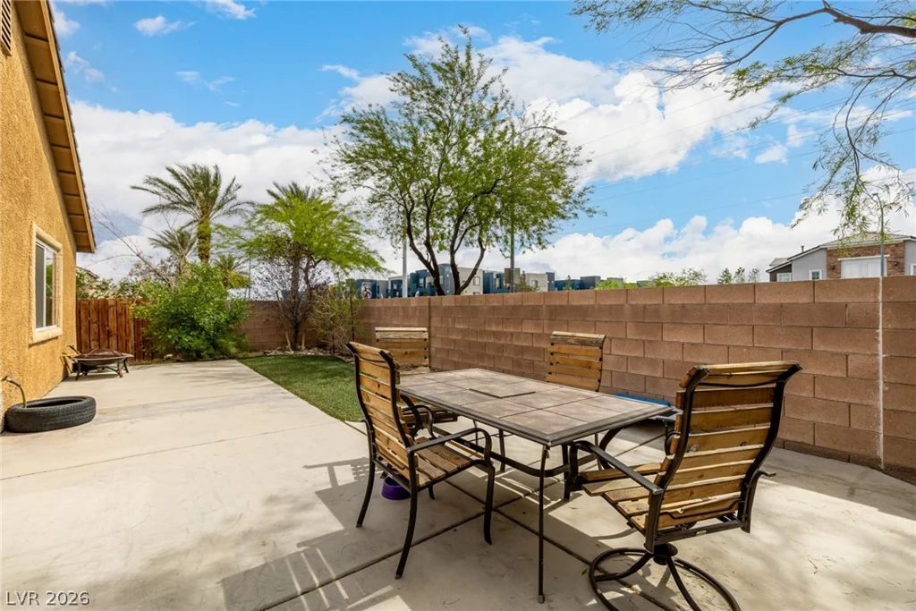 2821 Woodland Park, North Las Vegas, NV 89086
