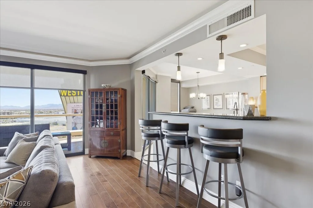 2857 Paradise, Las Vegas, NV 89109