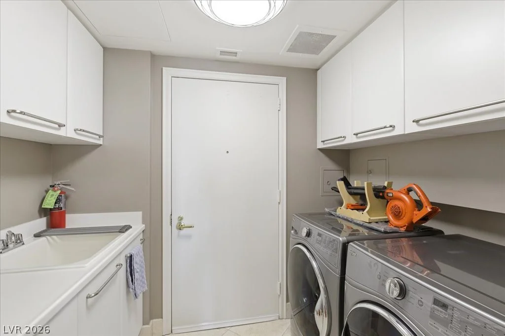 2857 Paradise, Las Vegas, NV 89109