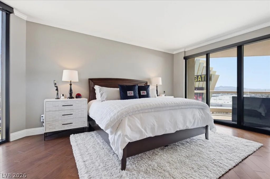 2857 Paradise, Las Vegas, NV 89109