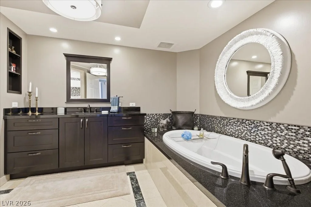 2857 Paradise, Las Vegas, NV 89109