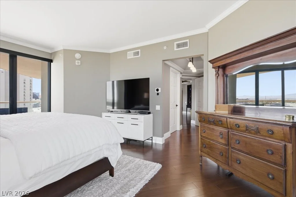 2857 Paradise, Las Vegas, NV 89109
