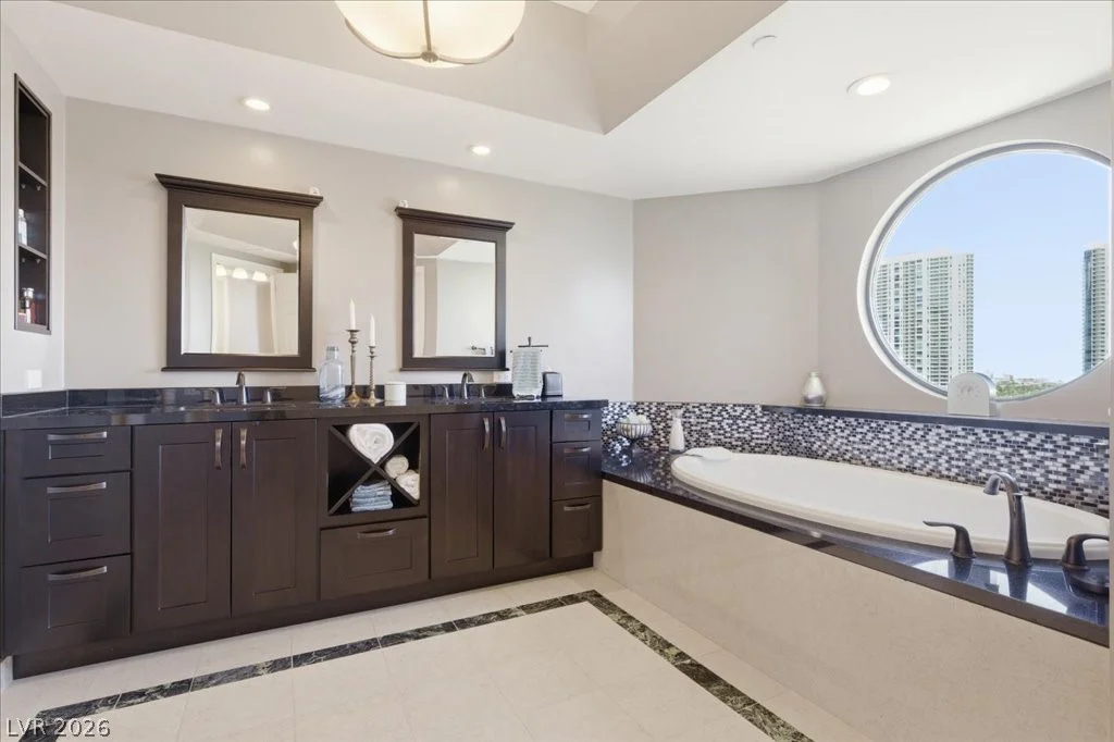 2857 Paradise, Las Vegas, NV 89109