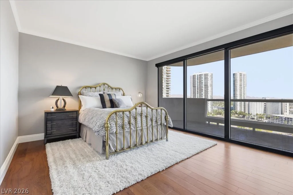 2857 Paradise, Las Vegas, NV 89109