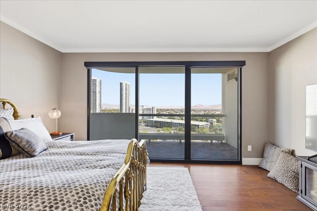 2857 Paradise, Las Vegas, NV 89109