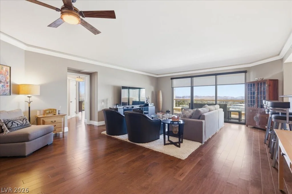2857 Paradise, Las Vegas, NV 89109