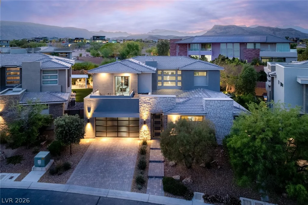 19 MOONFIRE, Las Vegas, NV 89135
