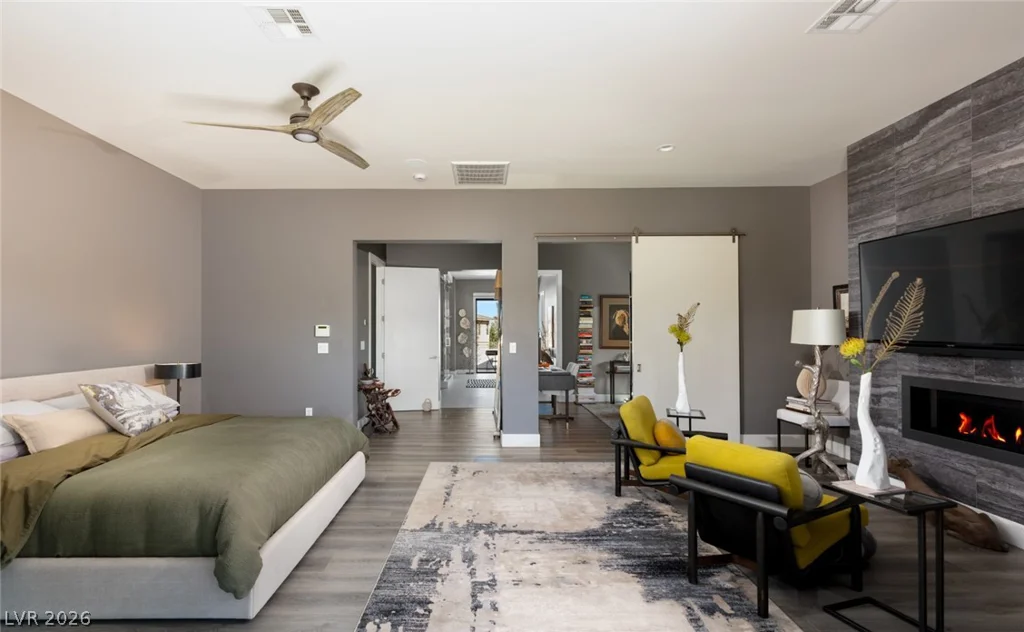 19 MOONFIRE, Las Vegas, NV 89135