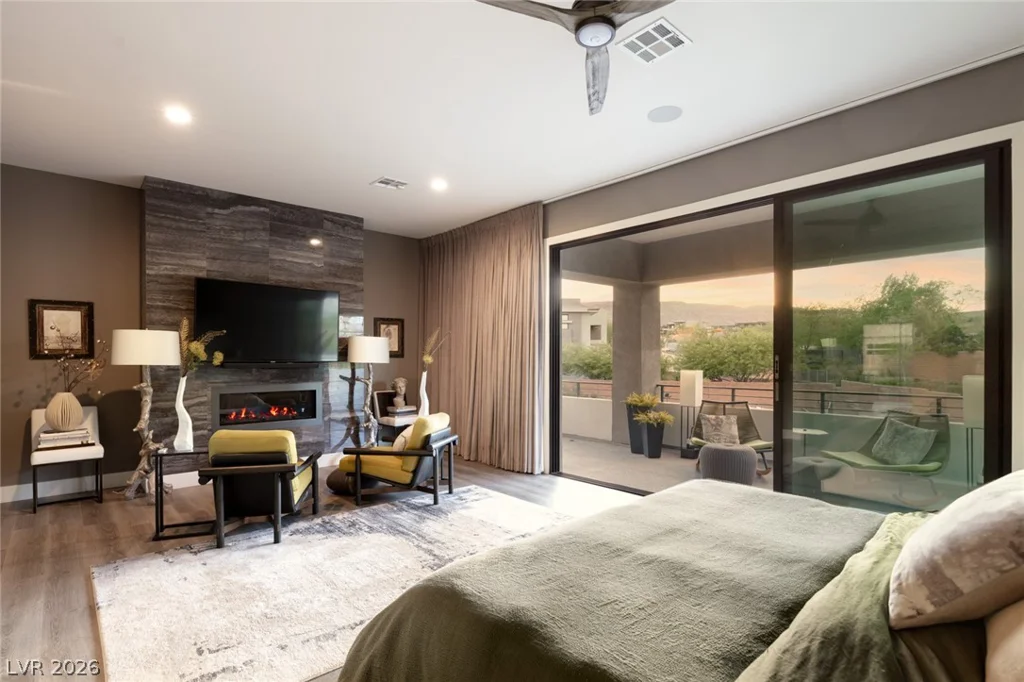 19 MOONFIRE, Las Vegas, NV 89135