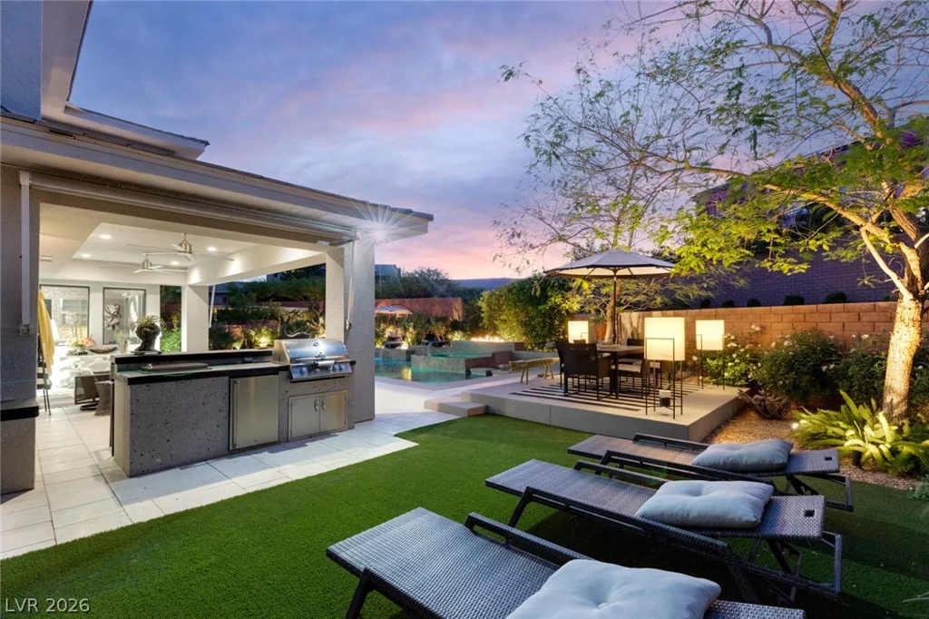 19 MOONFIRE, Las Vegas, NV 89135
