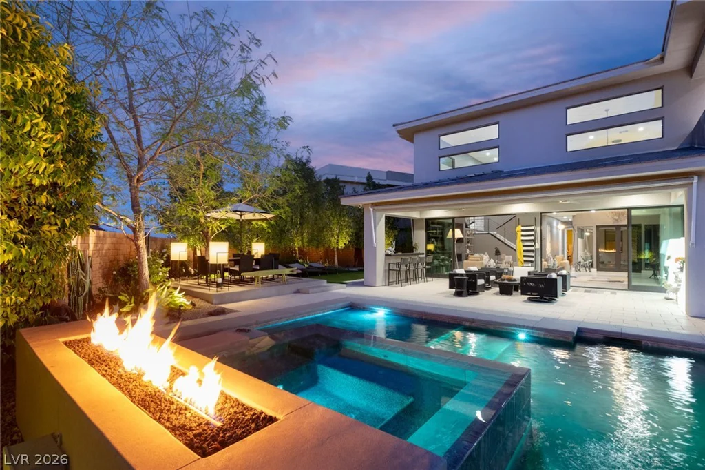 19 MOONFIRE, Las Vegas, NV 89135