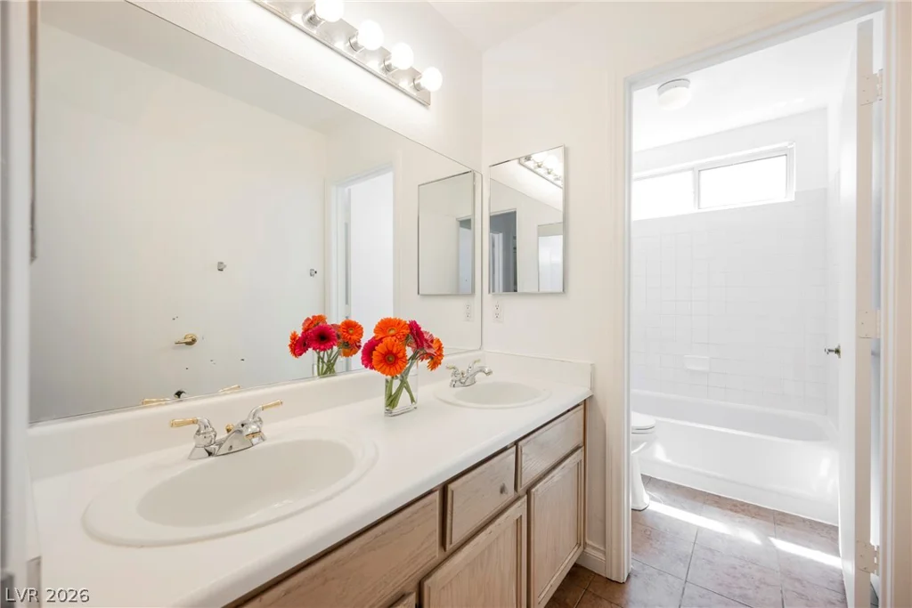 360 Evan Picone, Henderson, NV 89014