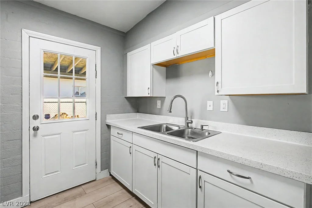 104 Stanford, Las Vegas, NV 89107