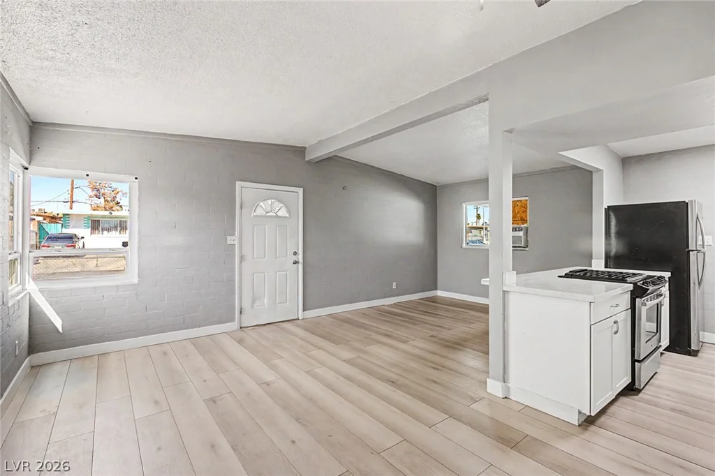 104 Stanford, Las Vegas, NV 89107