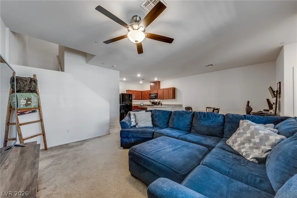 937 Mineral Wells, North Las Vegas, NV 89086