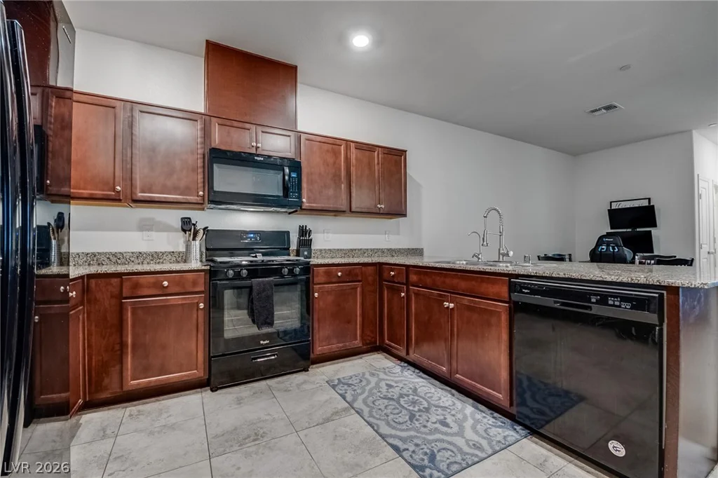 937 Mineral Wells, North Las Vegas, NV 89086