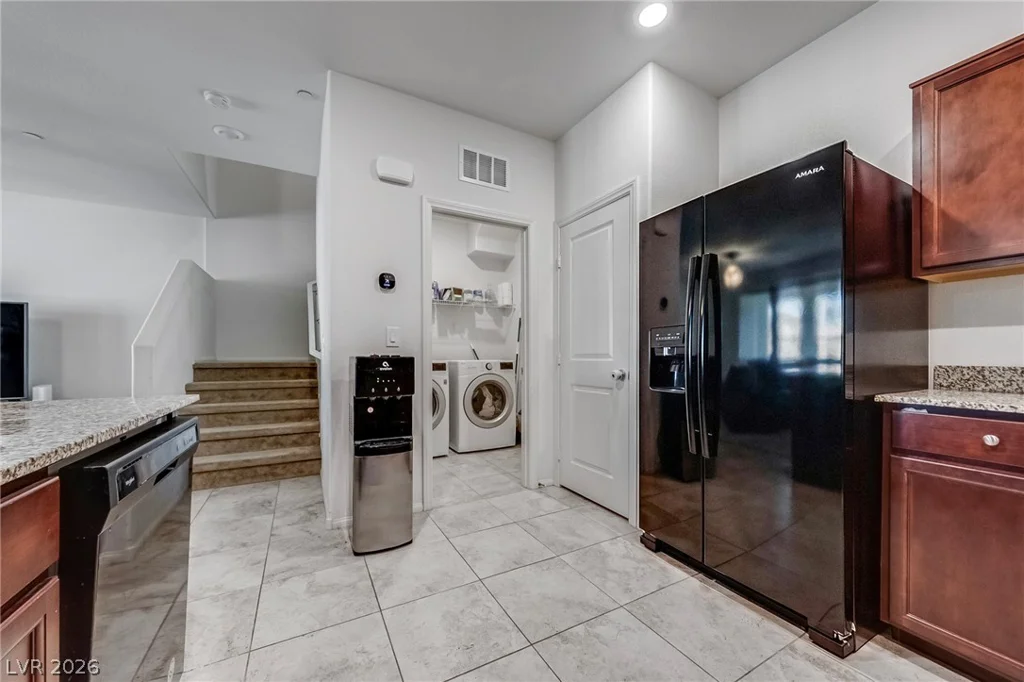 937 Mineral Wells, North Las Vegas, NV 89086