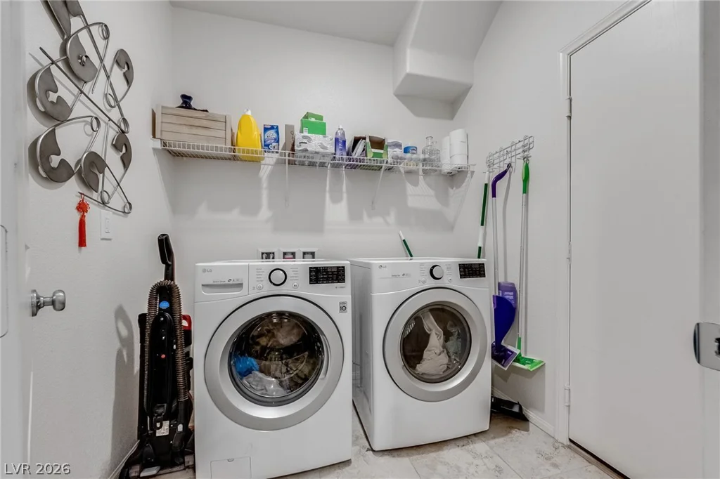 937 Mineral Wells, North Las Vegas, NV 89086