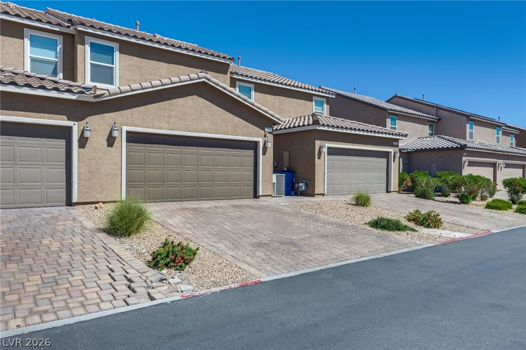 937 Mineral Wells, North Las Vegas, NV 89086