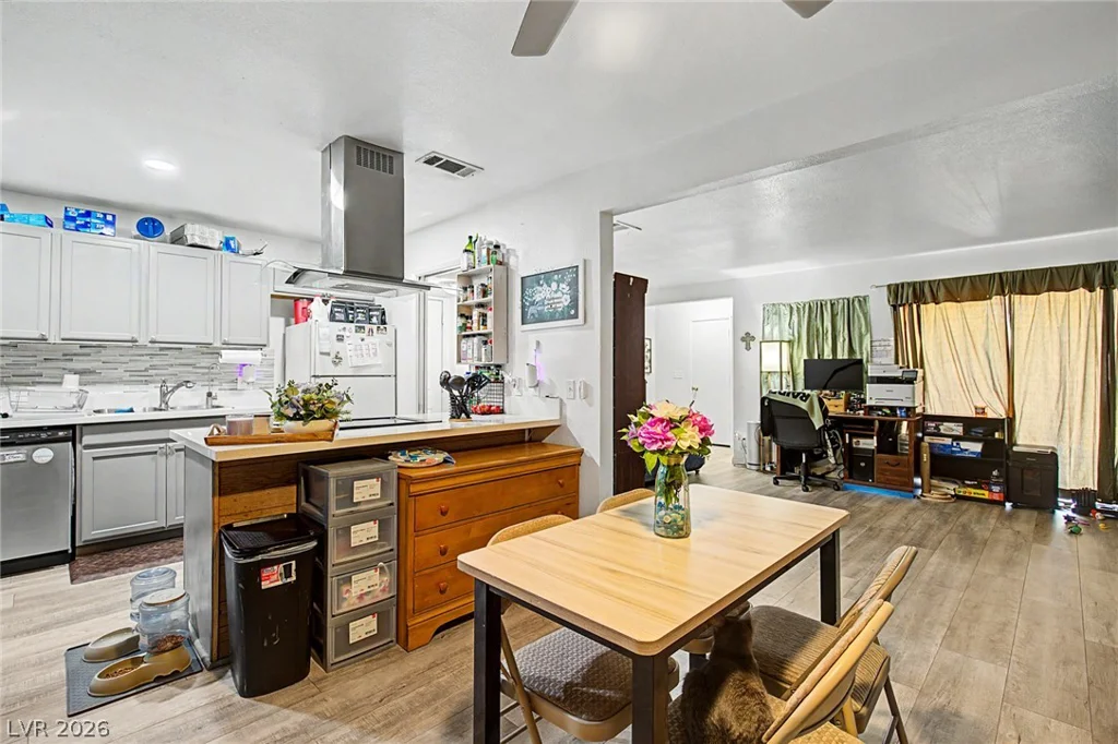 5107 Village, Las Vegas, NV 89142