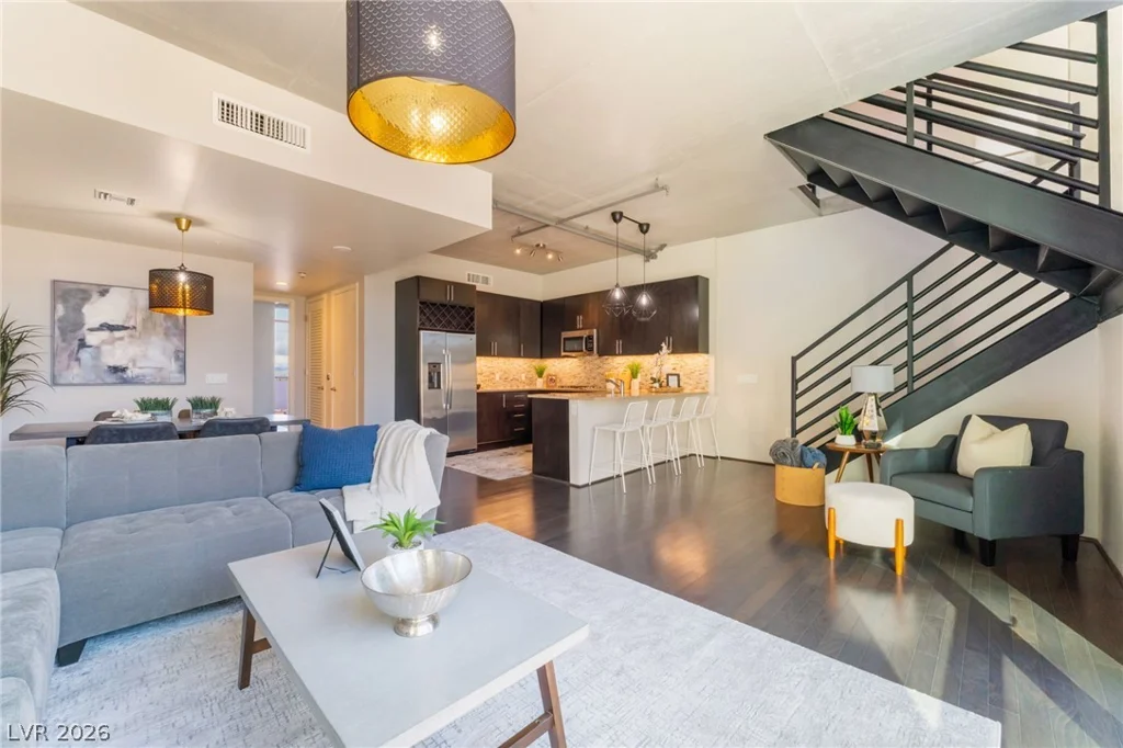 353 Bonneville, Las Vegas, NV 89101