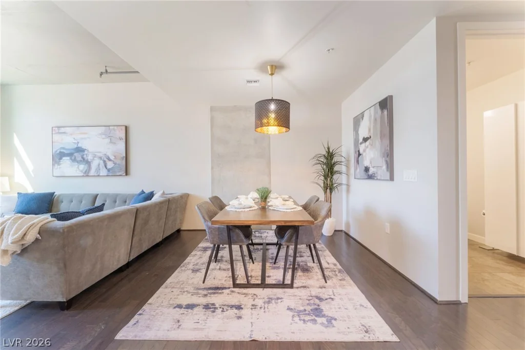 353 Bonneville, Las Vegas, NV 89101