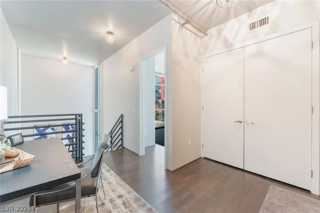 353 Bonneville, Las Vegas, NV 89101