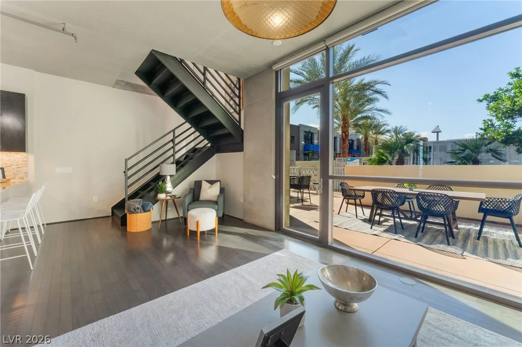 353 Bonneville, Las Vegas, NV 89101