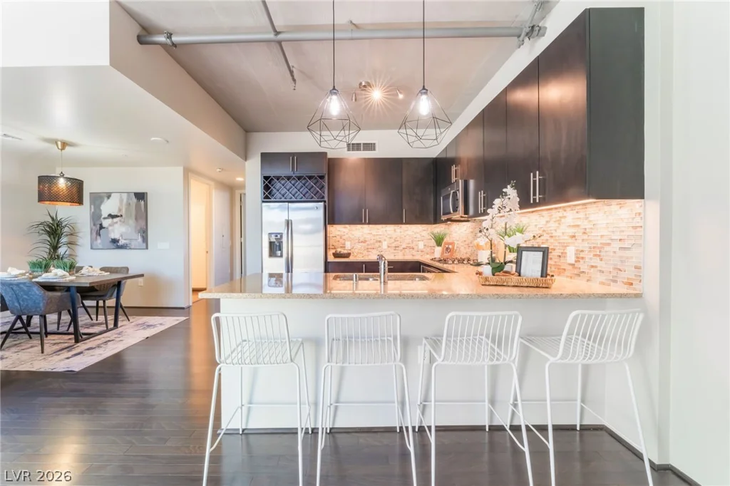 353 Bonneville, Las Vegas, NV 89101