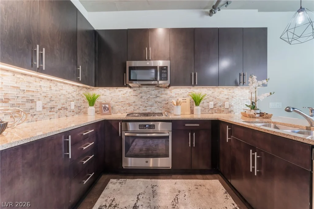 353 Bonneville, Las Vegas, NV 89101