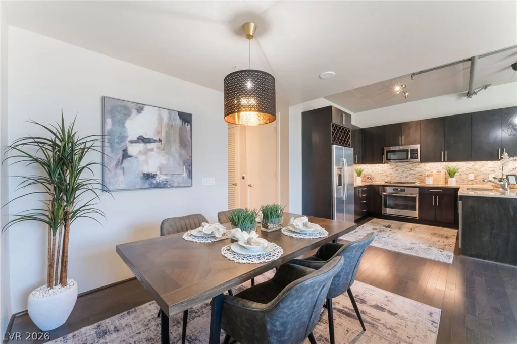 353 Bonneville, Las Vegas, NV 89101