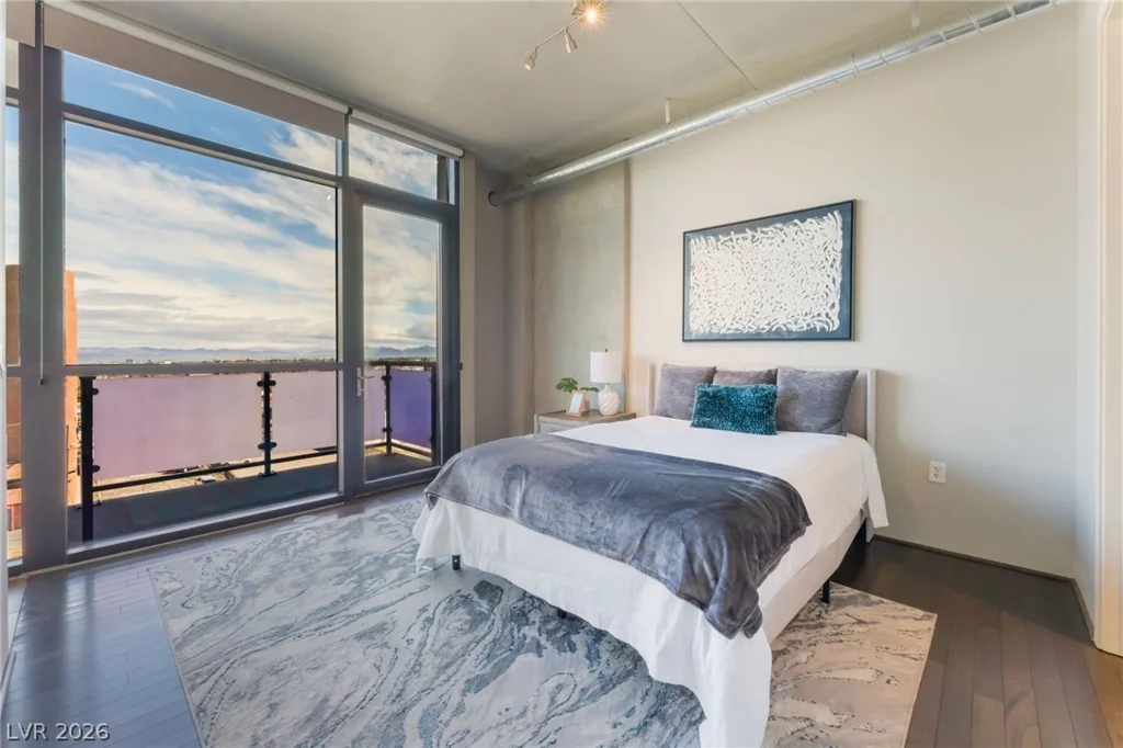 353 Bonneville, Las Vegas, NV 89101