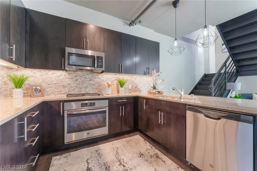 353 Bonneville, Las Vegas, NV 89101