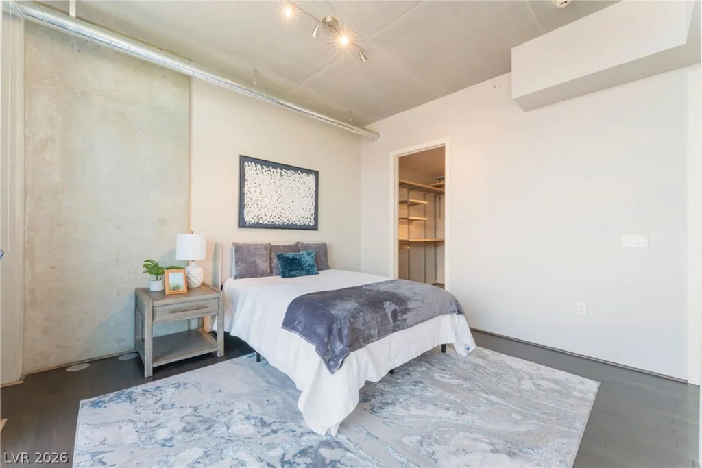 353 Bonneville, Las Vegas, NV 89101