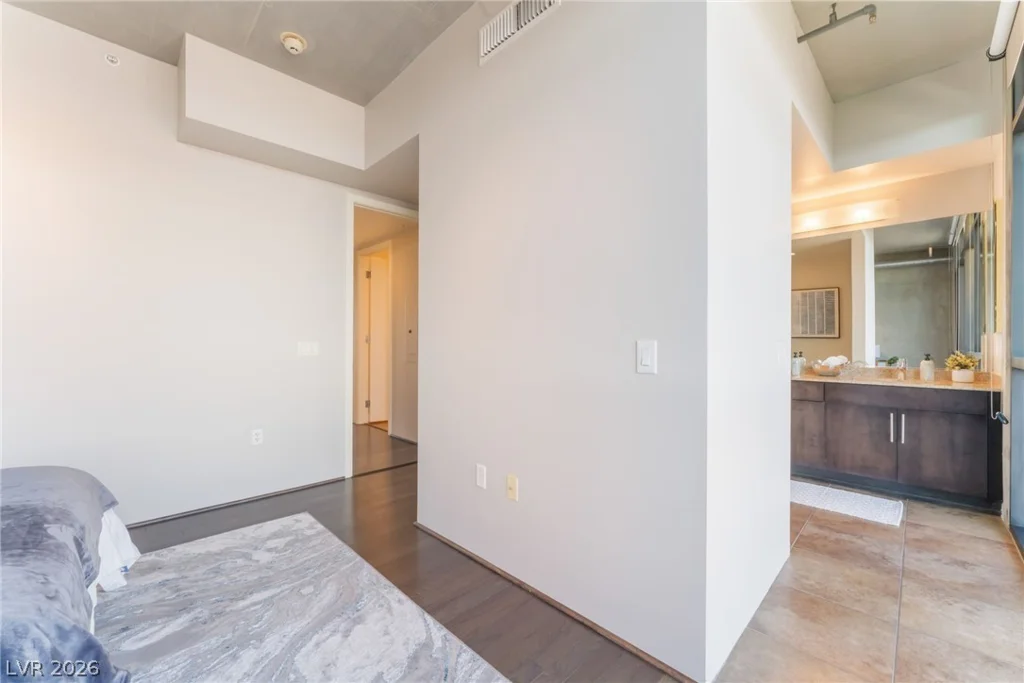 353 Bonneville, Las Vegas, NV 89101